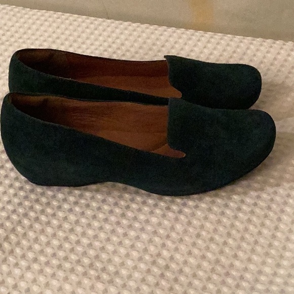 Clark’s Artisan dark blue suede round toe slip on flats size # 7 M. - Picture 6 of 10